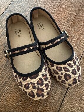 LIKE NEW • Gap Toddler Corduroy Mary Jane Flats